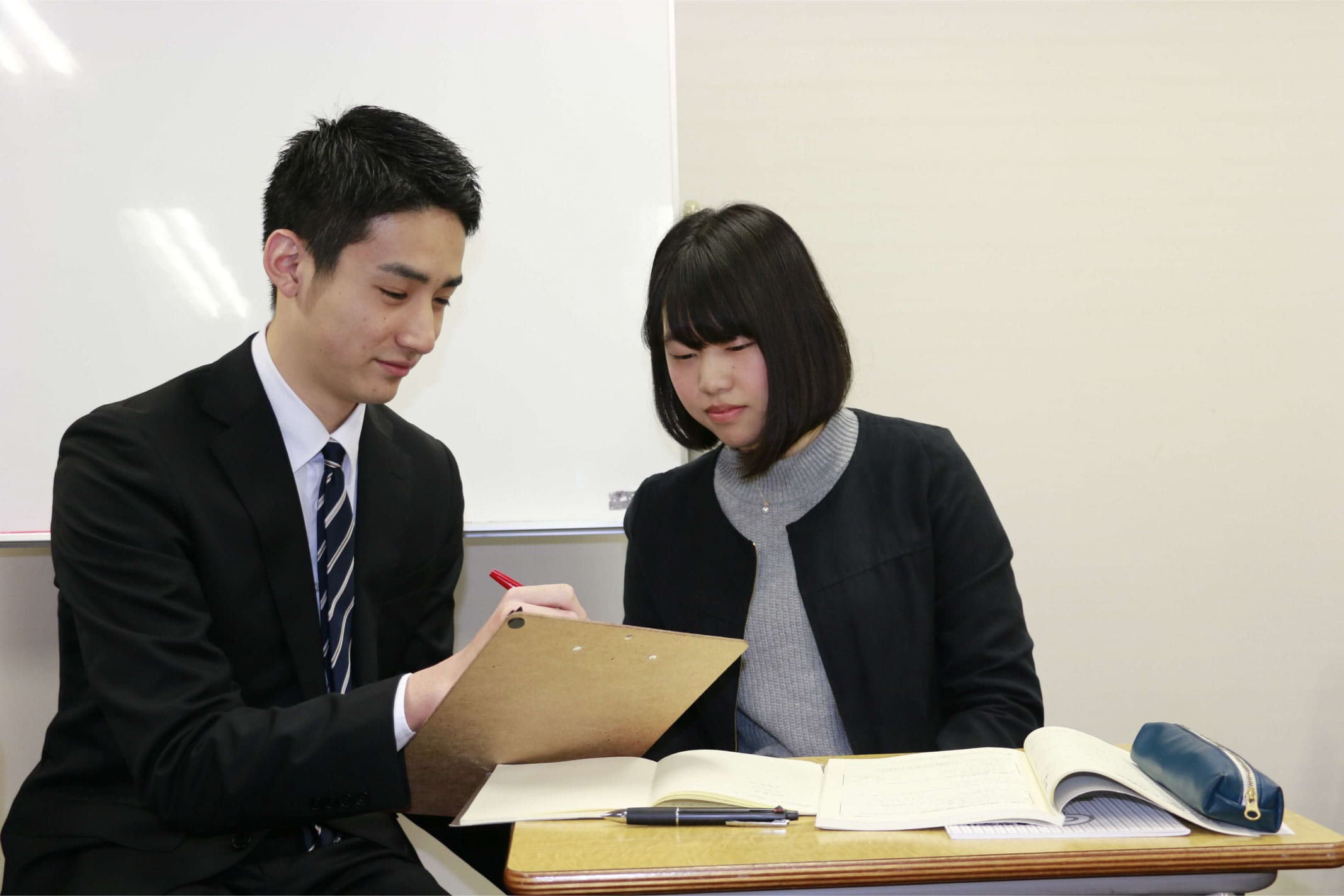 生徒様が家庭学習での疑問を講師に解説してもらう