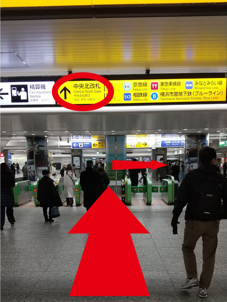 下へ降りる階段を目指す
