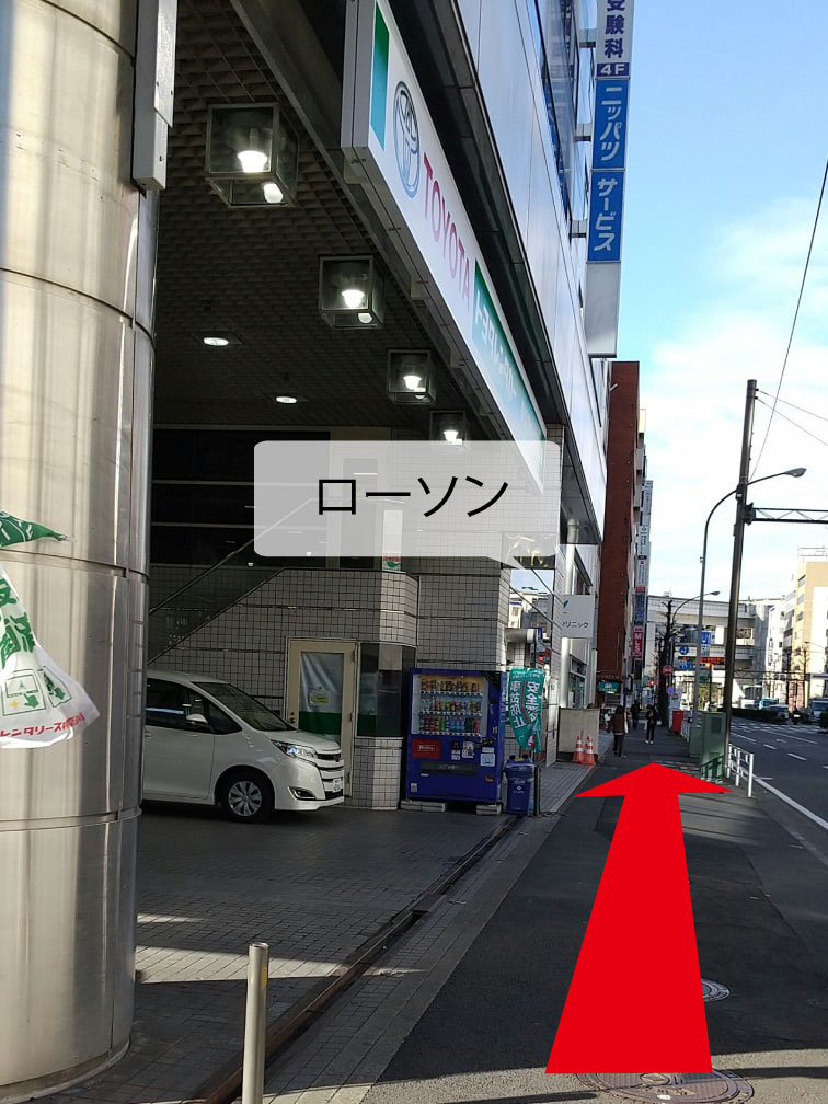 トヨタレンタカーの先の交差点を左折