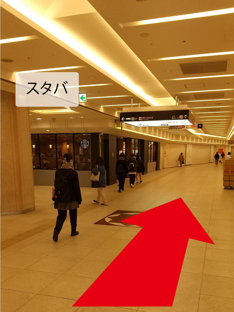 右手奥の道を直進